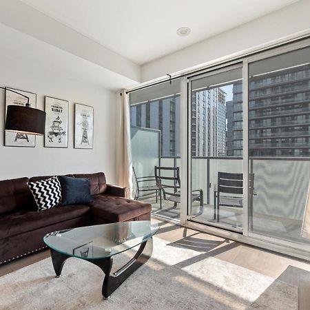 Modern Condo In The Heart Of Downtown Торонто Экстерьер фото