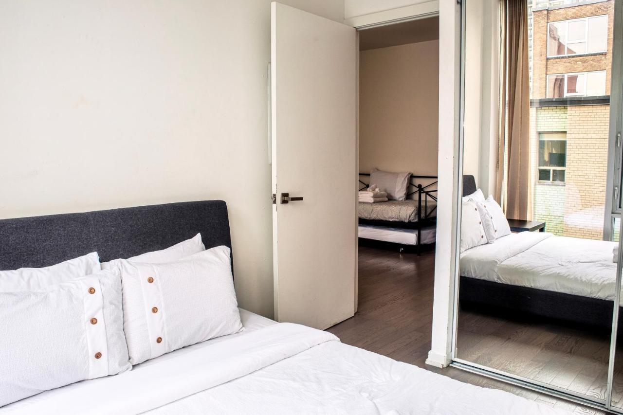 Modern Condo In The Heart Of Downtown Торонто Экстерьер фото