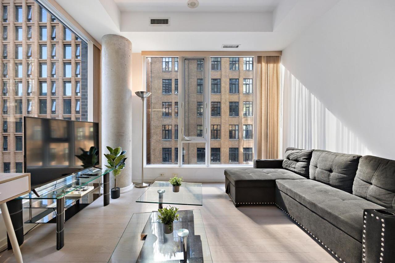Modern Condo In The Heart Of Downtown Торонто Экстерьер фото